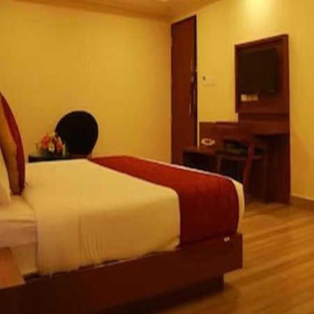 Fabhotel Prime D Chandlier Kochi Ngoại thất bức ảnh