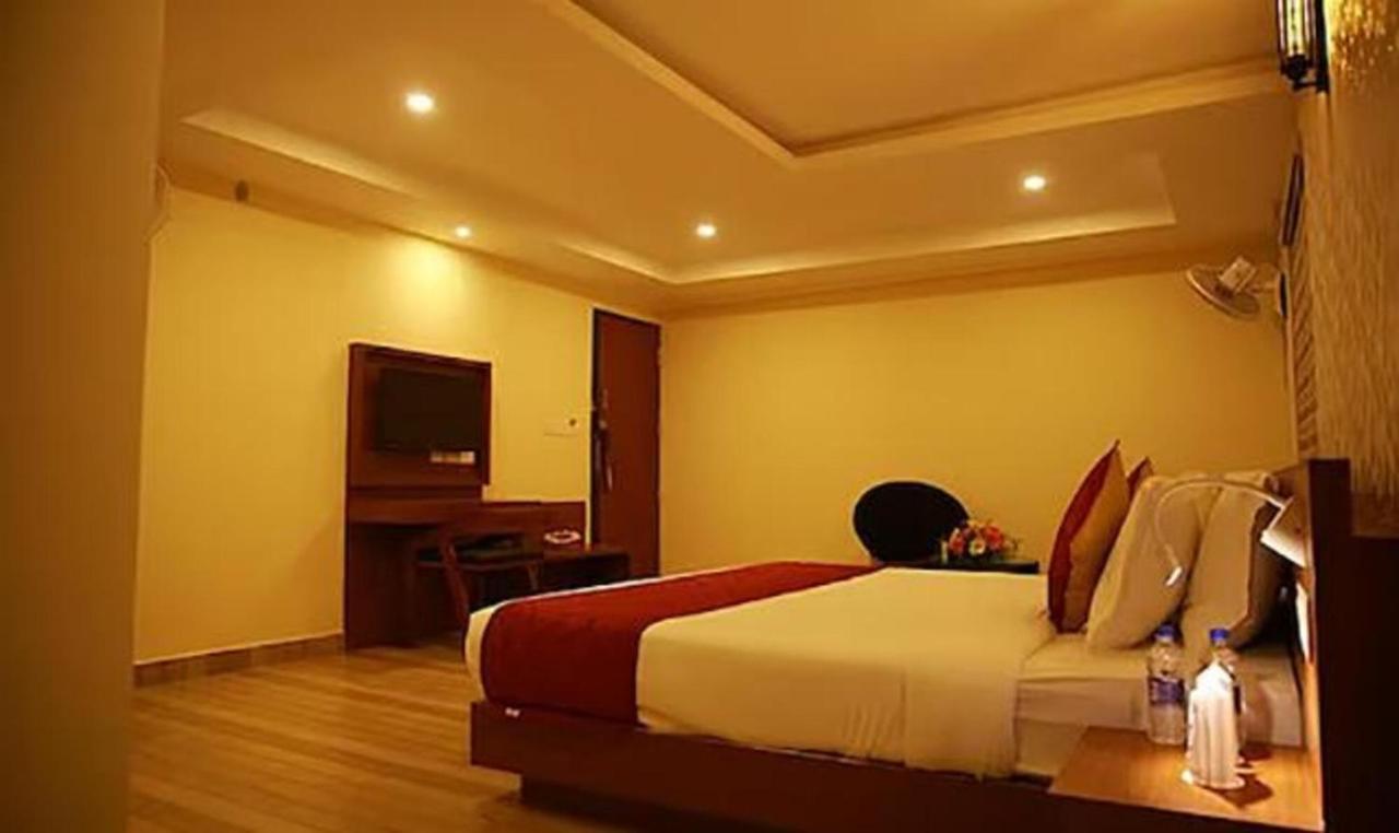 Fabhotel Prime D Chandlier Kochi Ngoại thất bức ảnh