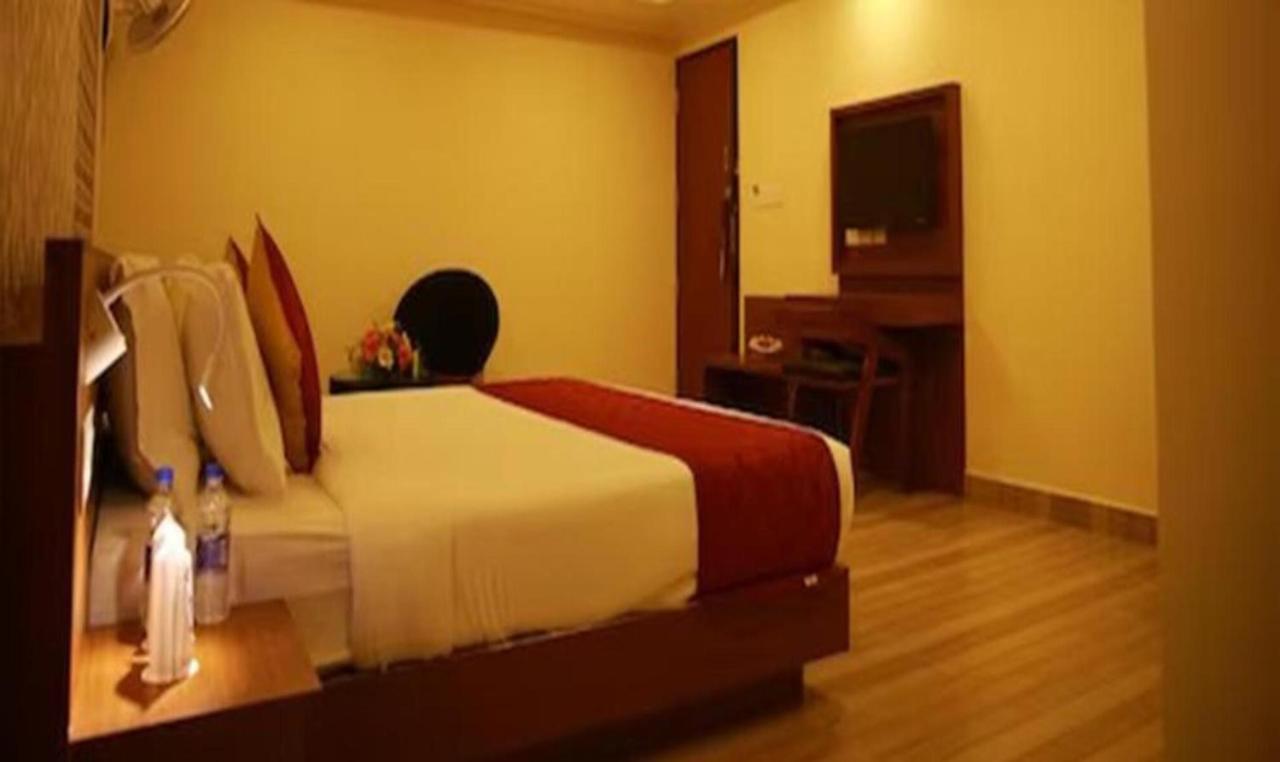 Fabhotel Prime D Chandlier Kochi Ngoại thất bức ảnh