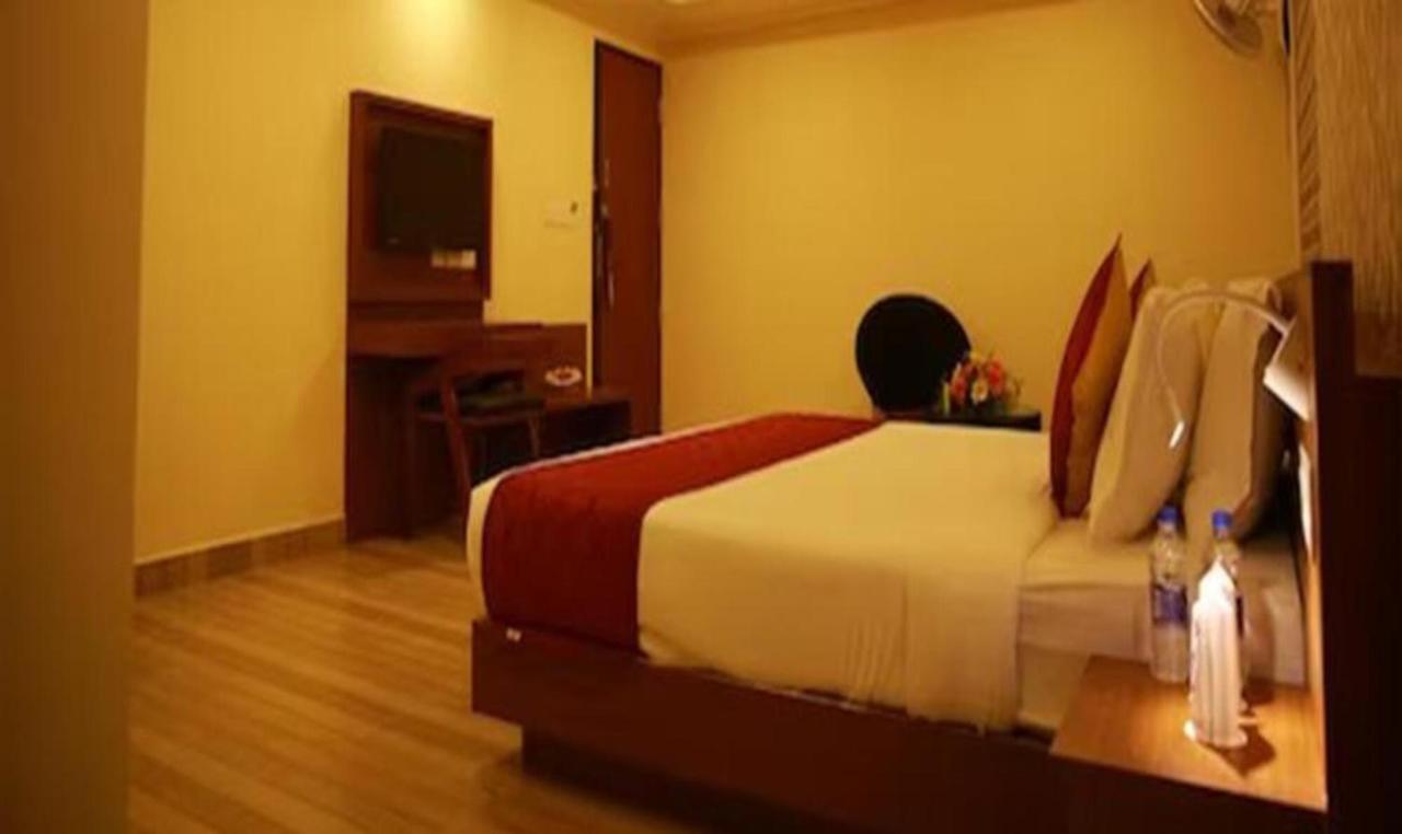 Fabhotel Prime D Chandlier Kochi Ngoại thất bức ảnh