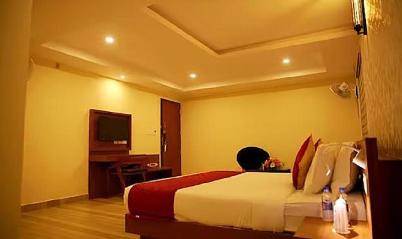 Fabhotel Prime D Chandlier Kochi Ngoại thất bức ảnh